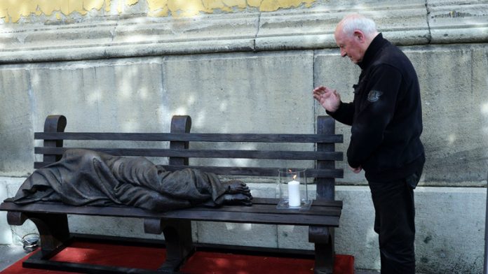 hajlektalan_jezus_szobor