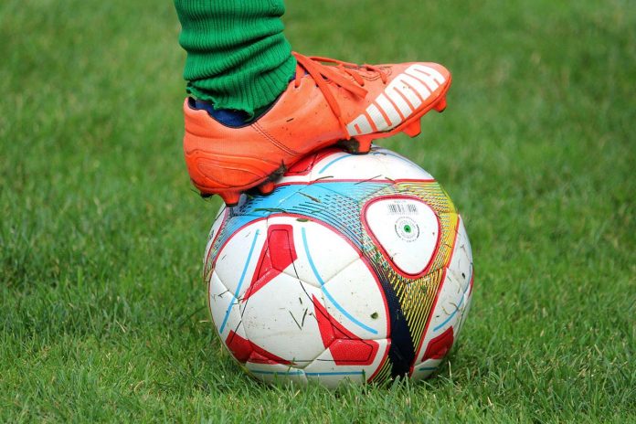 soccer-shoes-4459679_1920