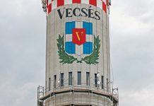 Új külsőt kapott a vecsési víztorony